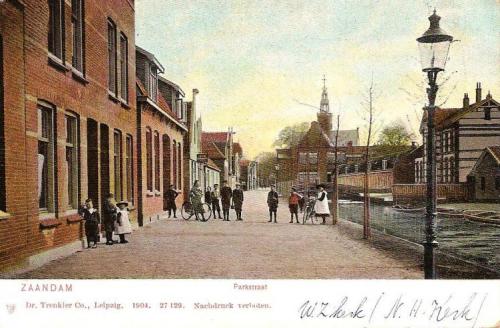 Ansichtkaart met de Parkstraat in 1904